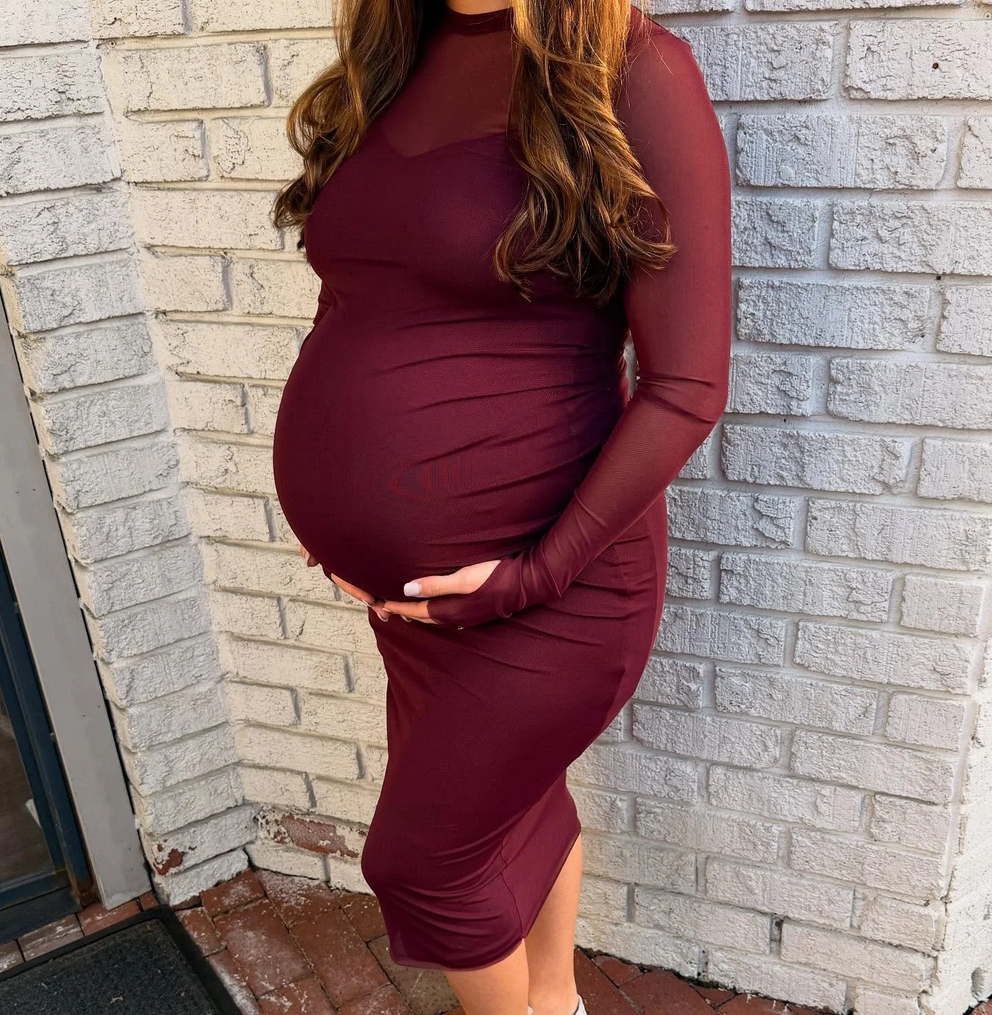One of our favorite bump-friendly dresses for the holidays (and a best-seller over the weekend!) We love the color, slip, and mesh layer overtop 😍🧑&zwj;🎄