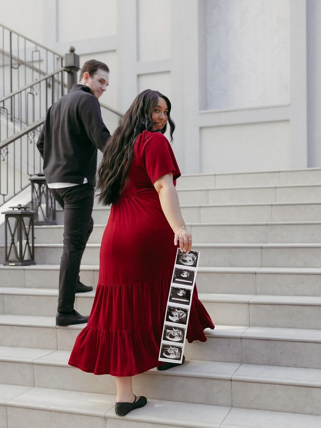 A special congratulations to the gorgeous @jenlaurren on her pregnancy announcement! We love her @bumpcity_nash velvet dress, holiday ornament and her adorable pup! ❤️🥰

📸 @kaylamariekirk
🏨 @harpethhotel