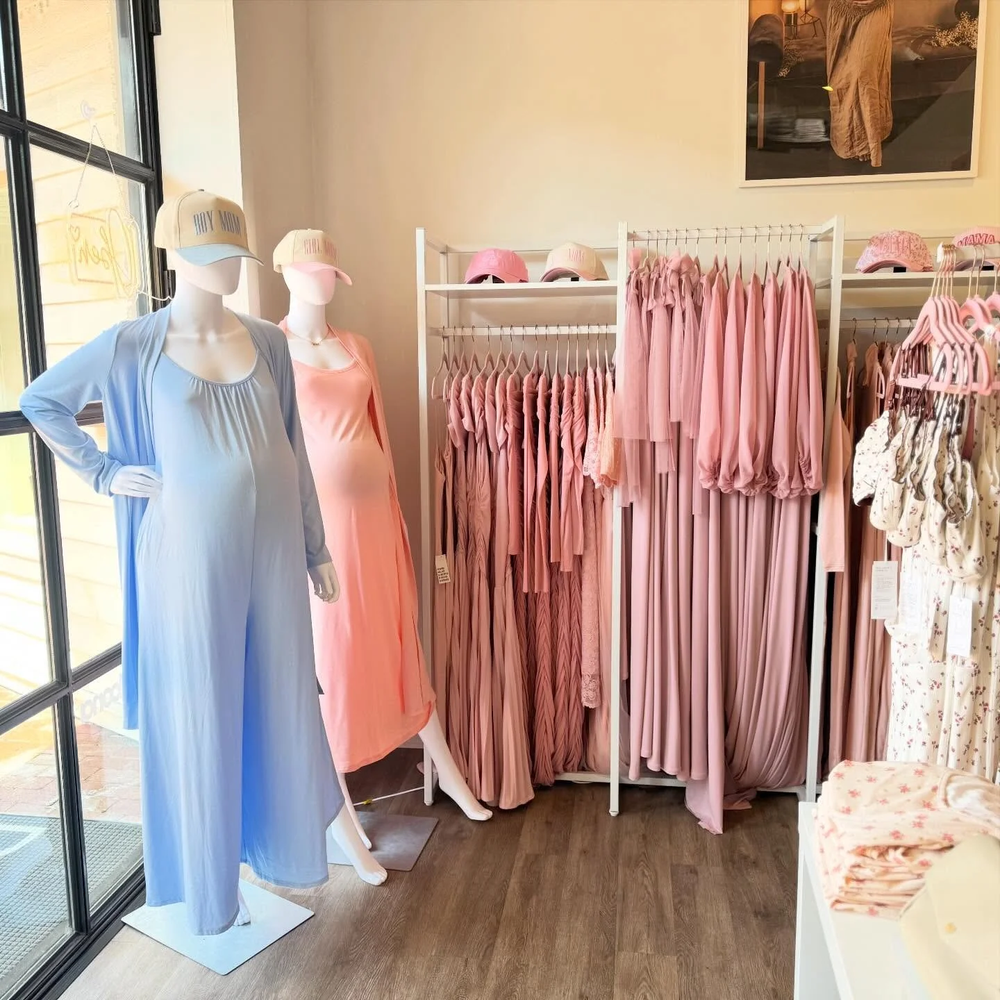 Loungewear but make it chic 💗💙 Swipe for our favorite pregnancy into mom-life sets styled on our mannequins.  #nashville #maternity #nashvilleshopping #bumpcity