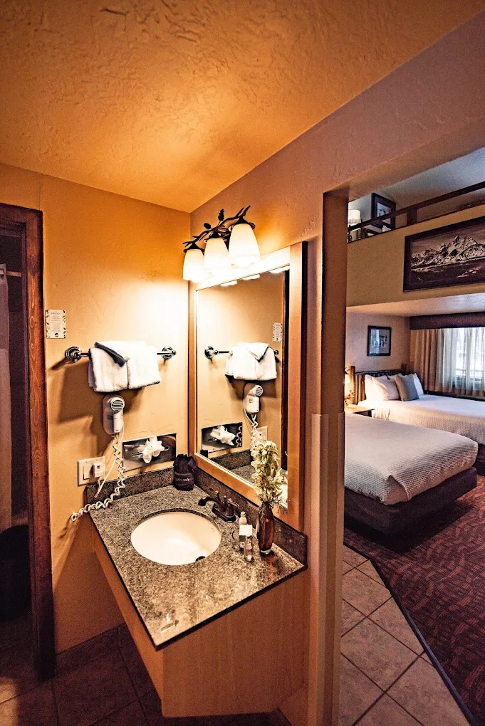 012821 - Elk Country Interior - FULL RESOLUTION-4579jpg.webp