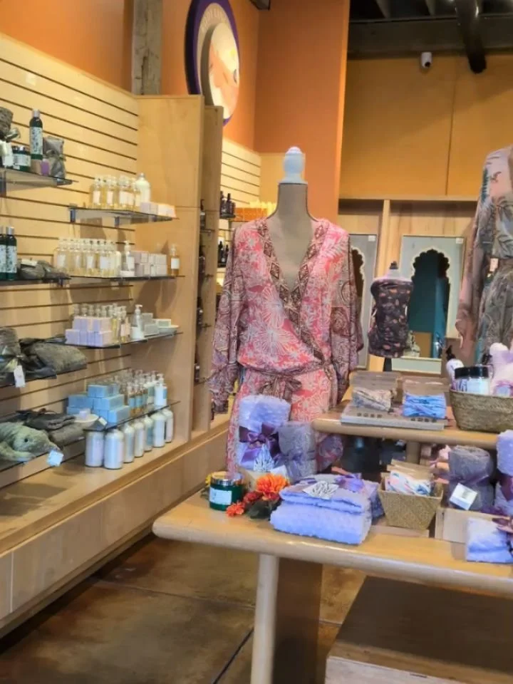 Home spa ideas for mothers day! Remind her of the goddess within!

#sonomalavender #consciousliving #slcbookstores #mothersday2026