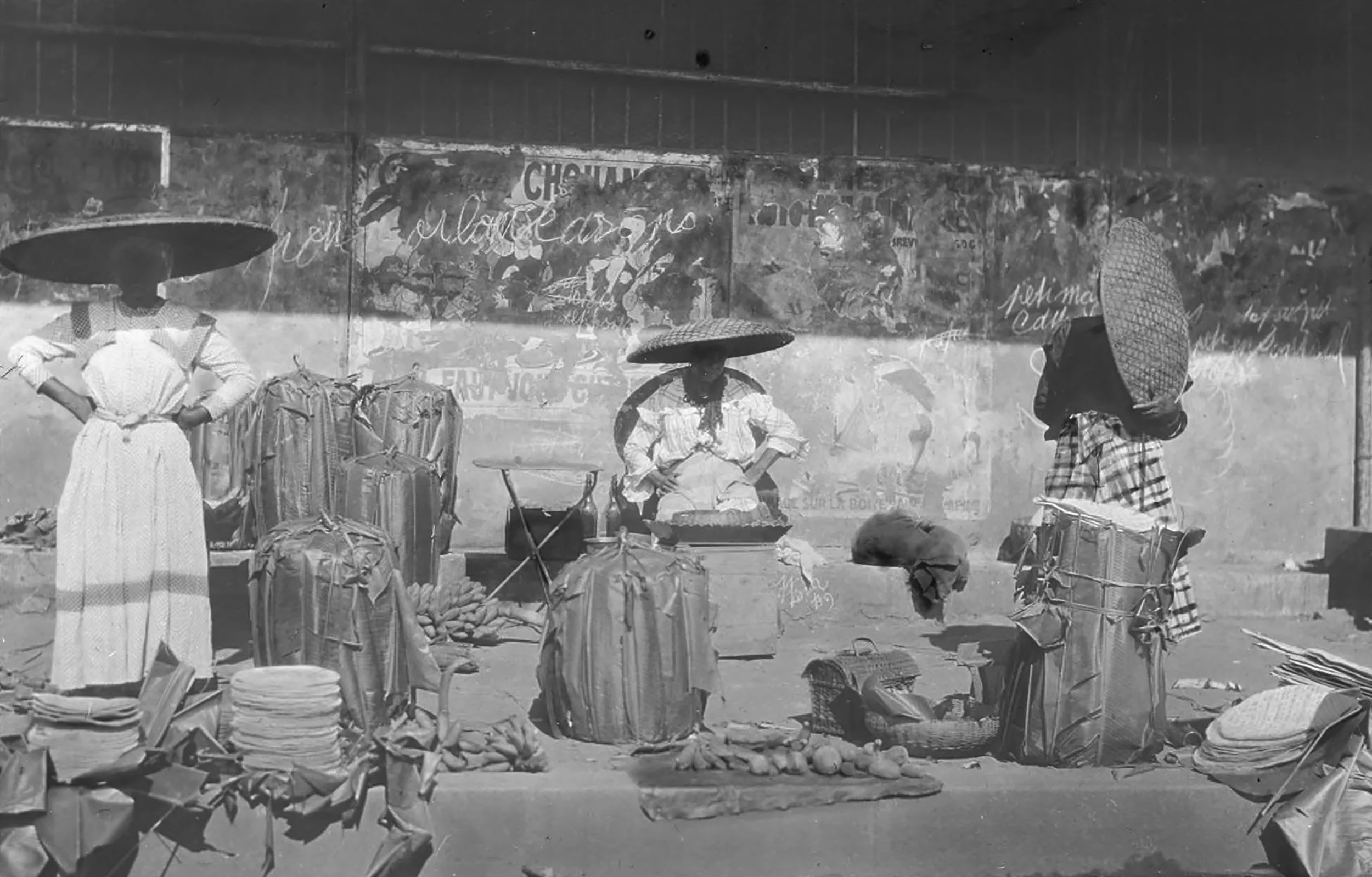 Historic photograph of a market in Cayenne, French Guiana dated 1915.