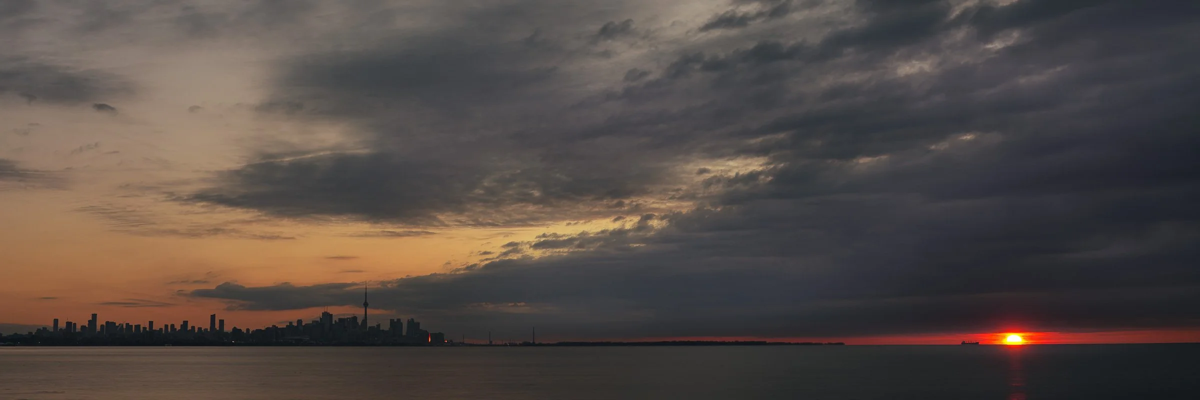Toronto-skyline-pano-7141-2024-web.jpg