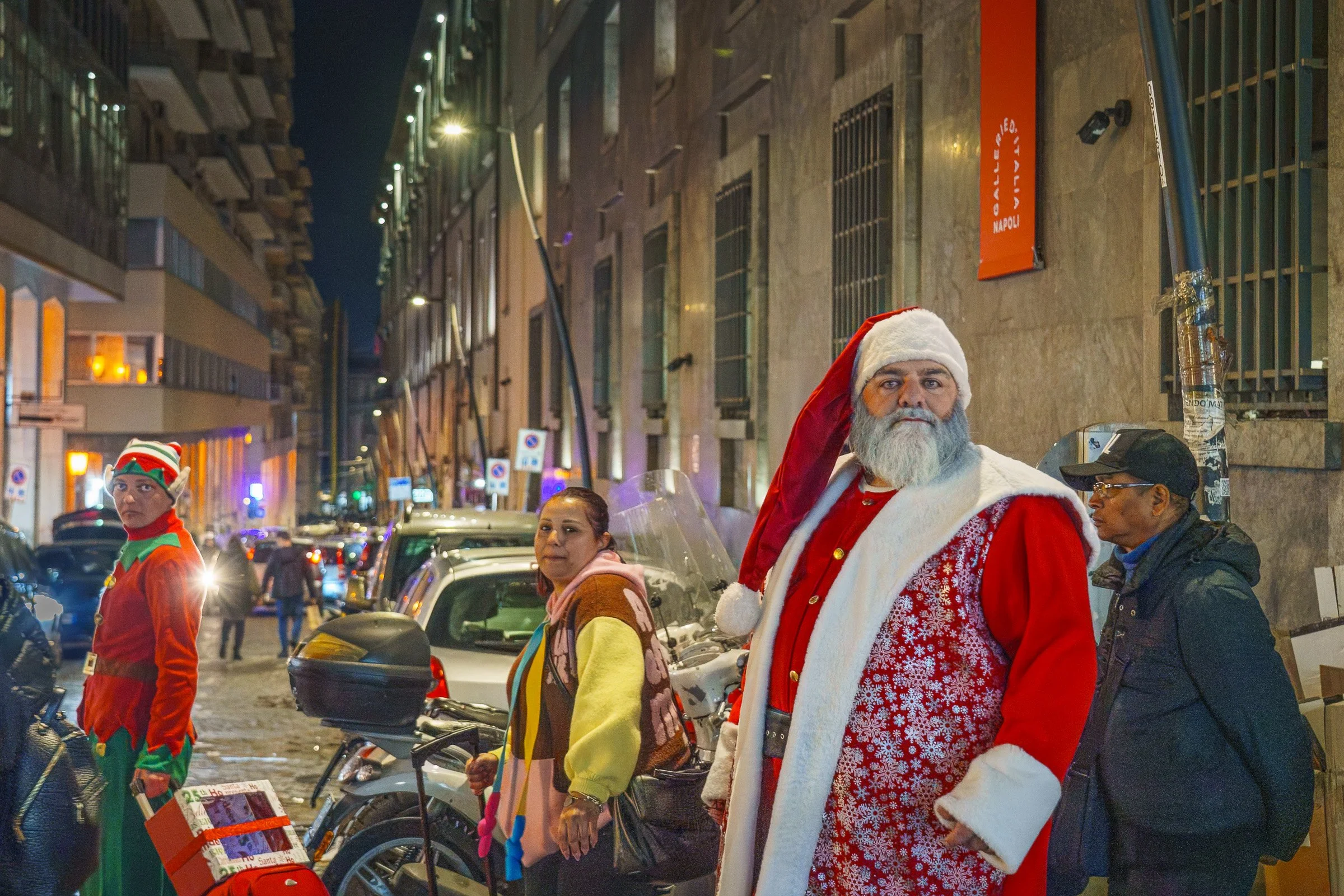 Naples-santa-elves-christmas-6580-2025-web.jpg