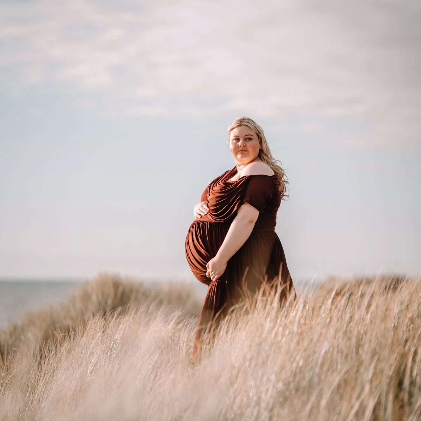 Sunset beach maternity vibes with these stunners! ⛱️ 💜 

#WellingtonPhotographer
#wellingtonmaternity
#WellingtonNZ
#KapitiPhotographer
#KapitiCoastPhotographer