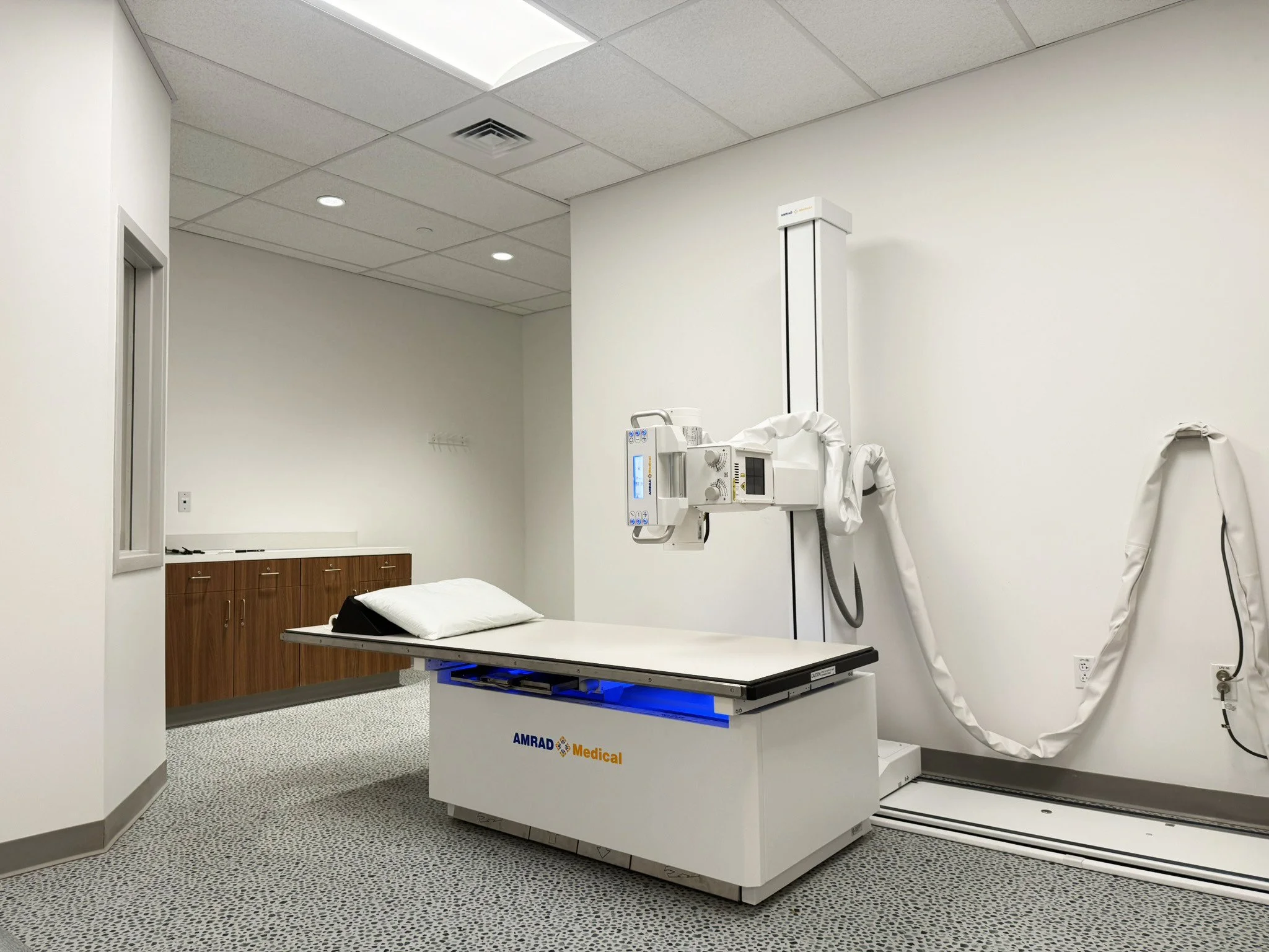 BLD Inc commercial dual-practice clinic in Wyncote, Pennsylvania incorporates waiting area that invites patients to relax and feel at ease, and the idea of creating an environment that has a sense of home-like comfort for patients