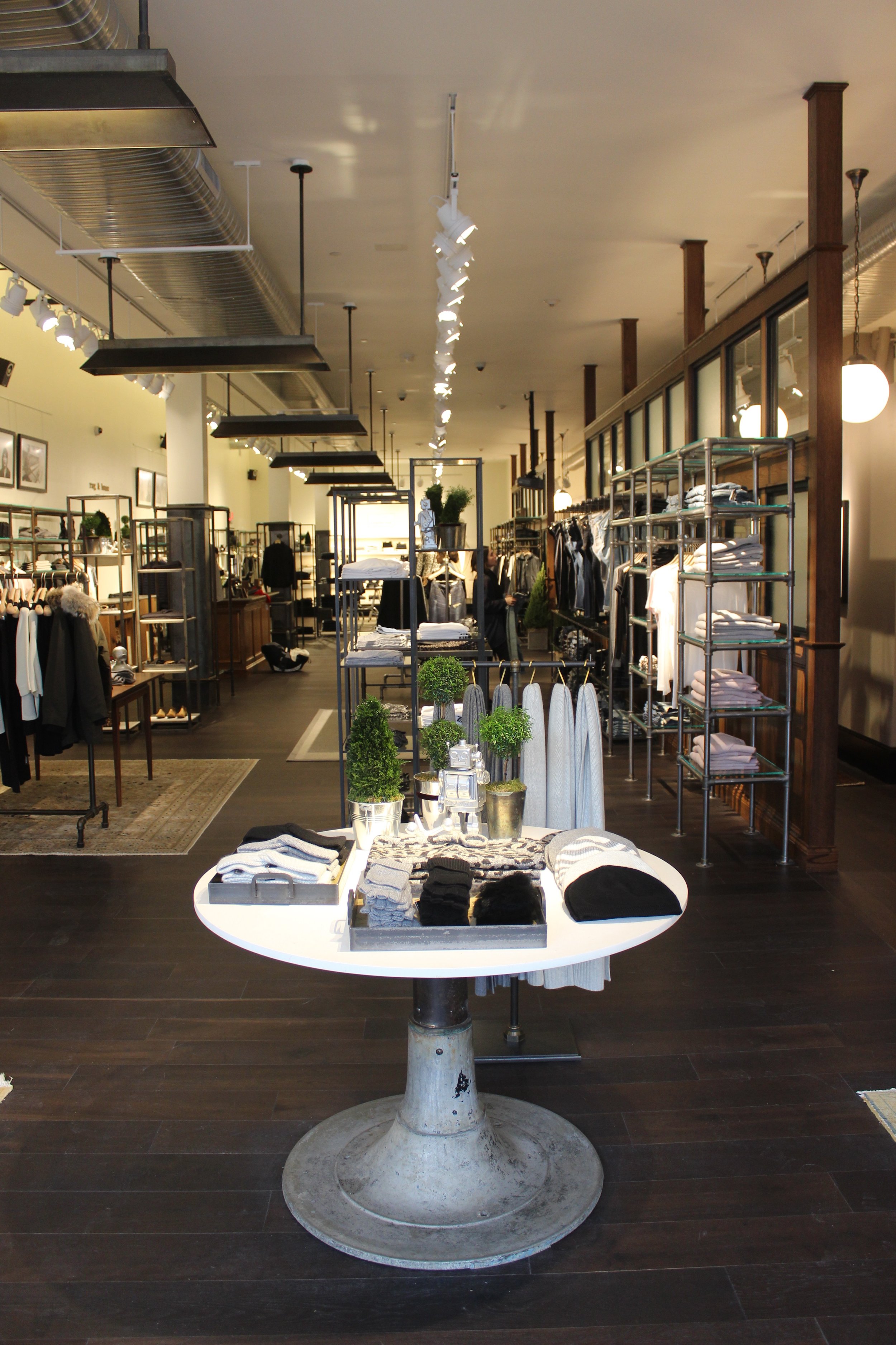 BLD commercial retail in Manhasset, New York includes restrained material palette, thoughtful detailing, and preserved architectural character