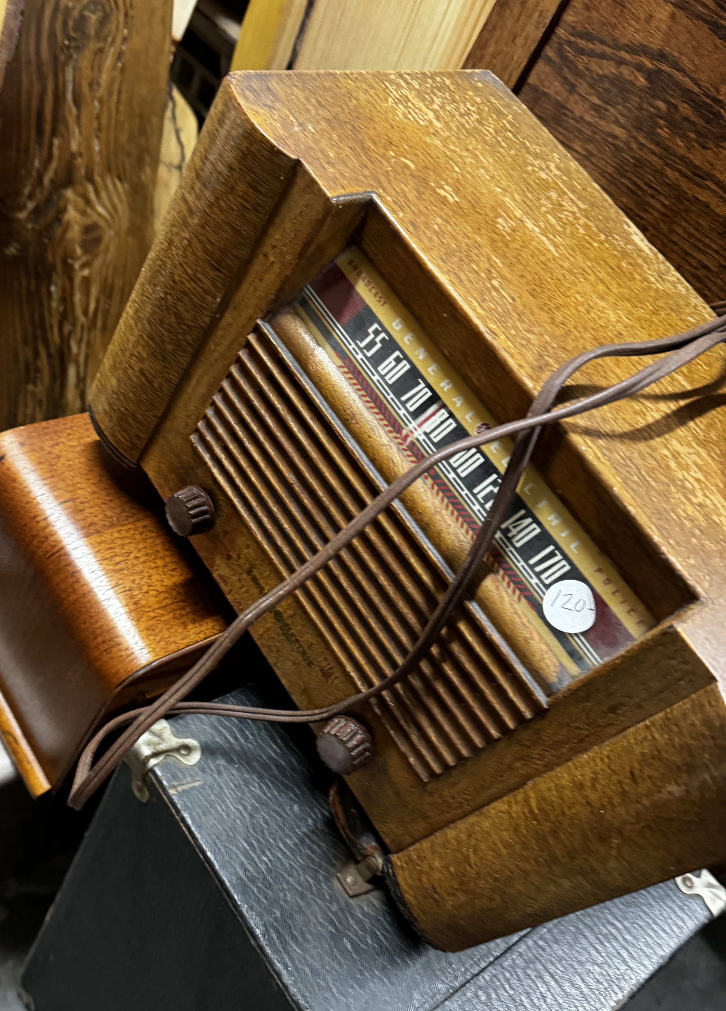 Antique Radio_2024-11-12 19.10.51.jpg