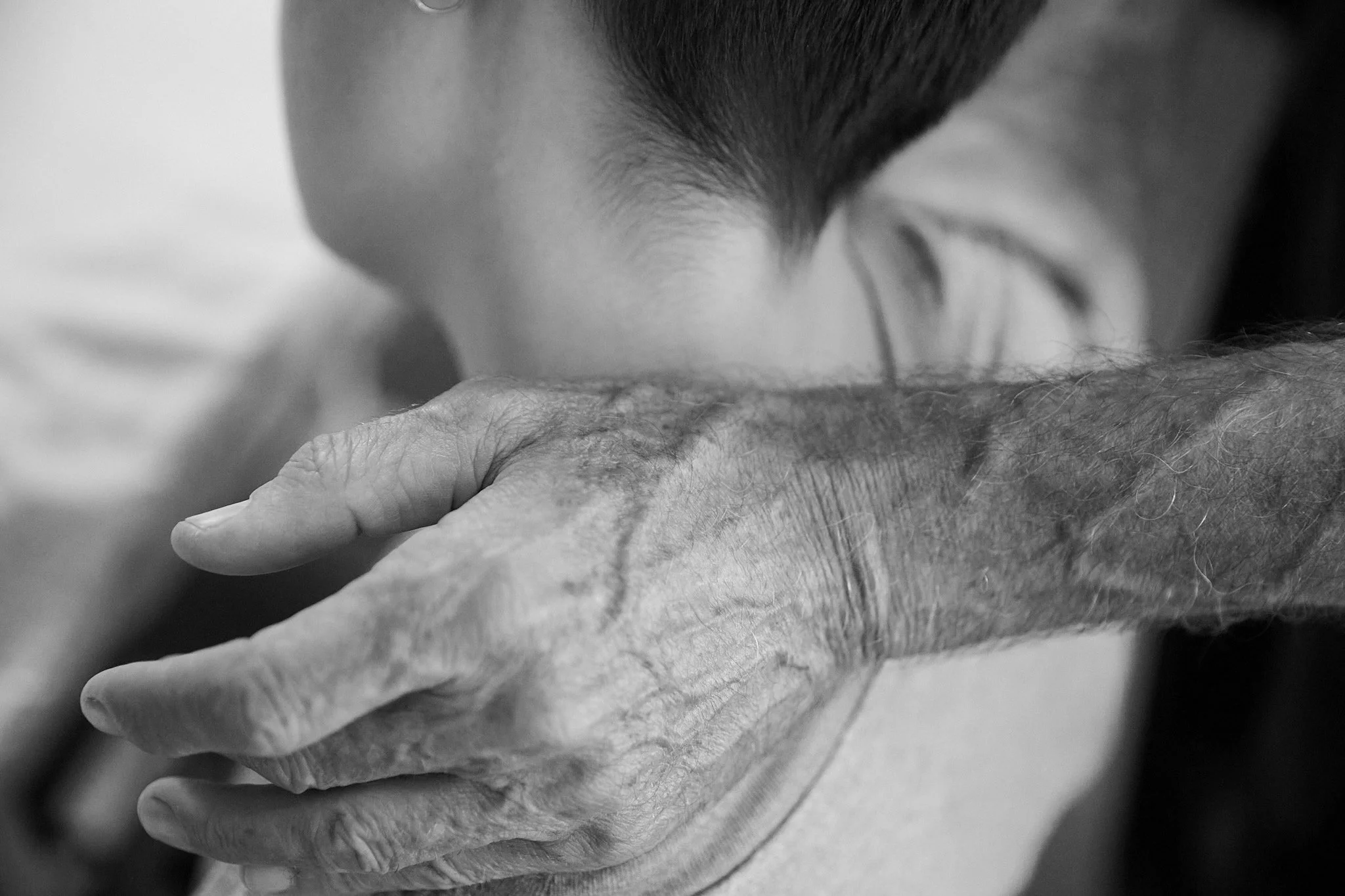 Treating shoulder pain through Rolfing