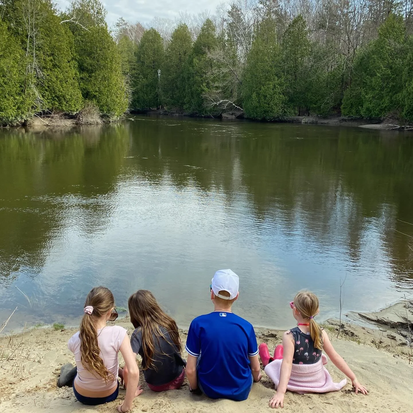 🌸🌲Snuck away for a spring hike with my kids the other day. No agenda or timeline, just the woods, the river, and being outside together. 

These are the moments that ground me and refill my cup.💞

A little reminder to find what does that for you ?