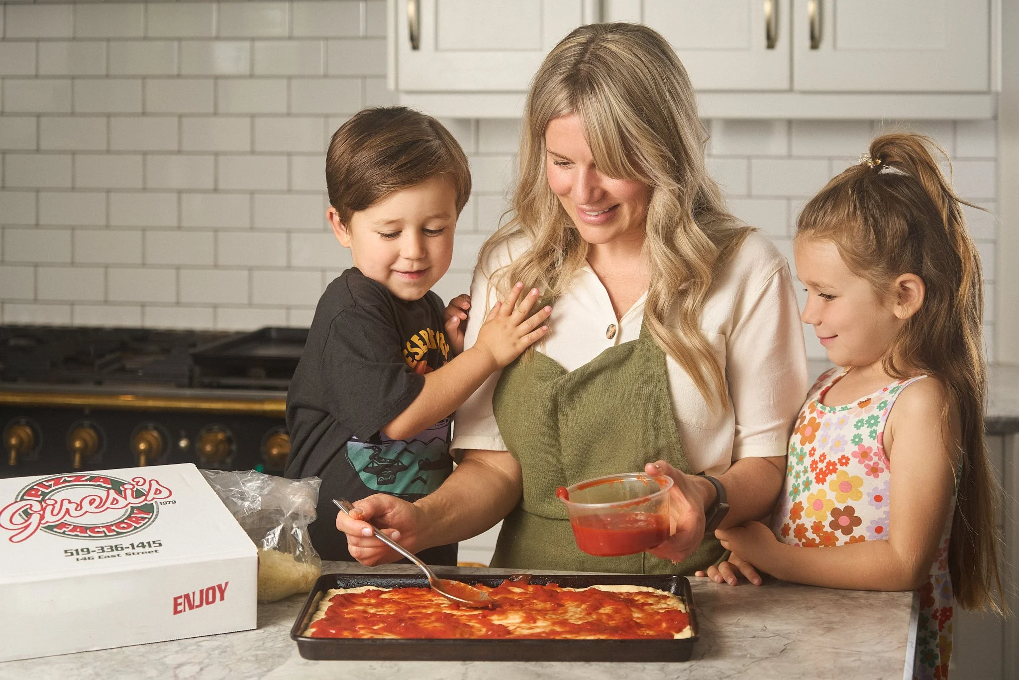 Lifestyle of Mom and kids for Giresis Pizza HomeKit