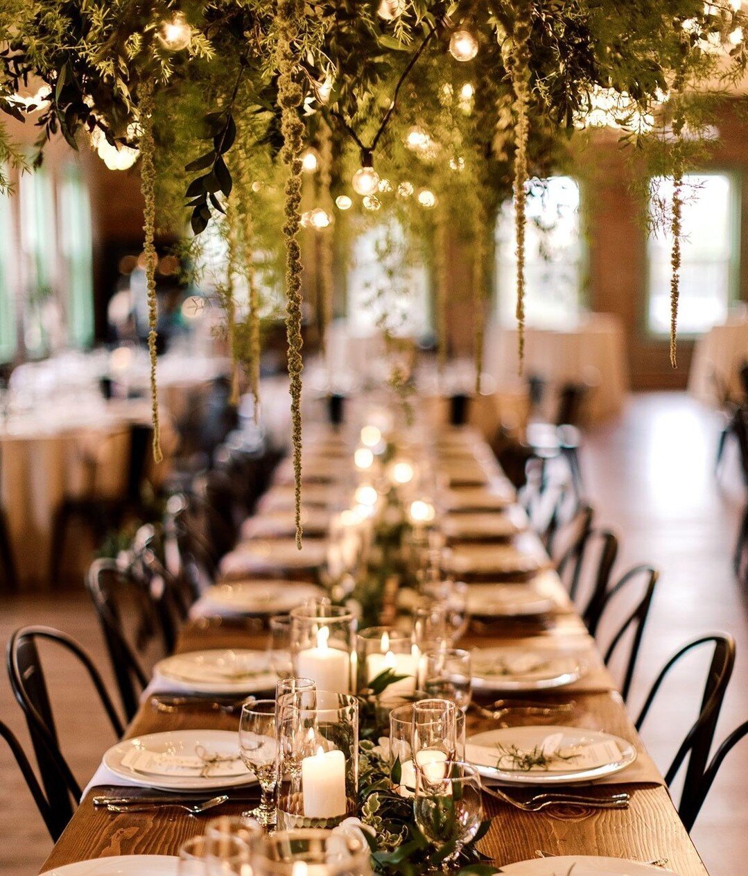 Is this what your dinner table looks like on a Sunday? Ha! Me neither, but it can be done here at the brick house for your special day!⁠
⁠
@jessicamannsphotography⁠
⁠
#nepawedding #nepaweddings #paweddings #weddingvenuepa ⁠
#weddingvenues #rusticwedd