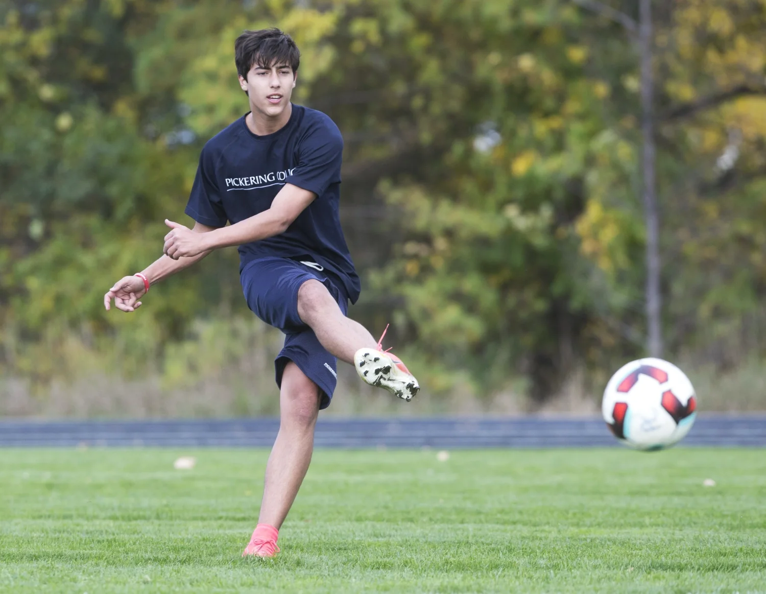 スポーツ-Pickering College-Soccer kick shot.webp