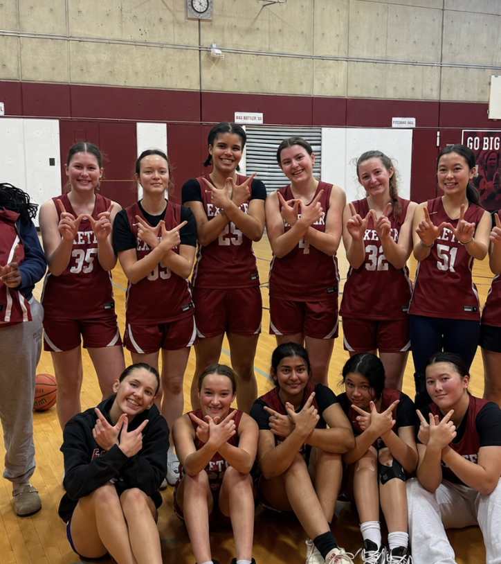 Phillips Exeter Academyの女子バスケットボールチームと生徒たち