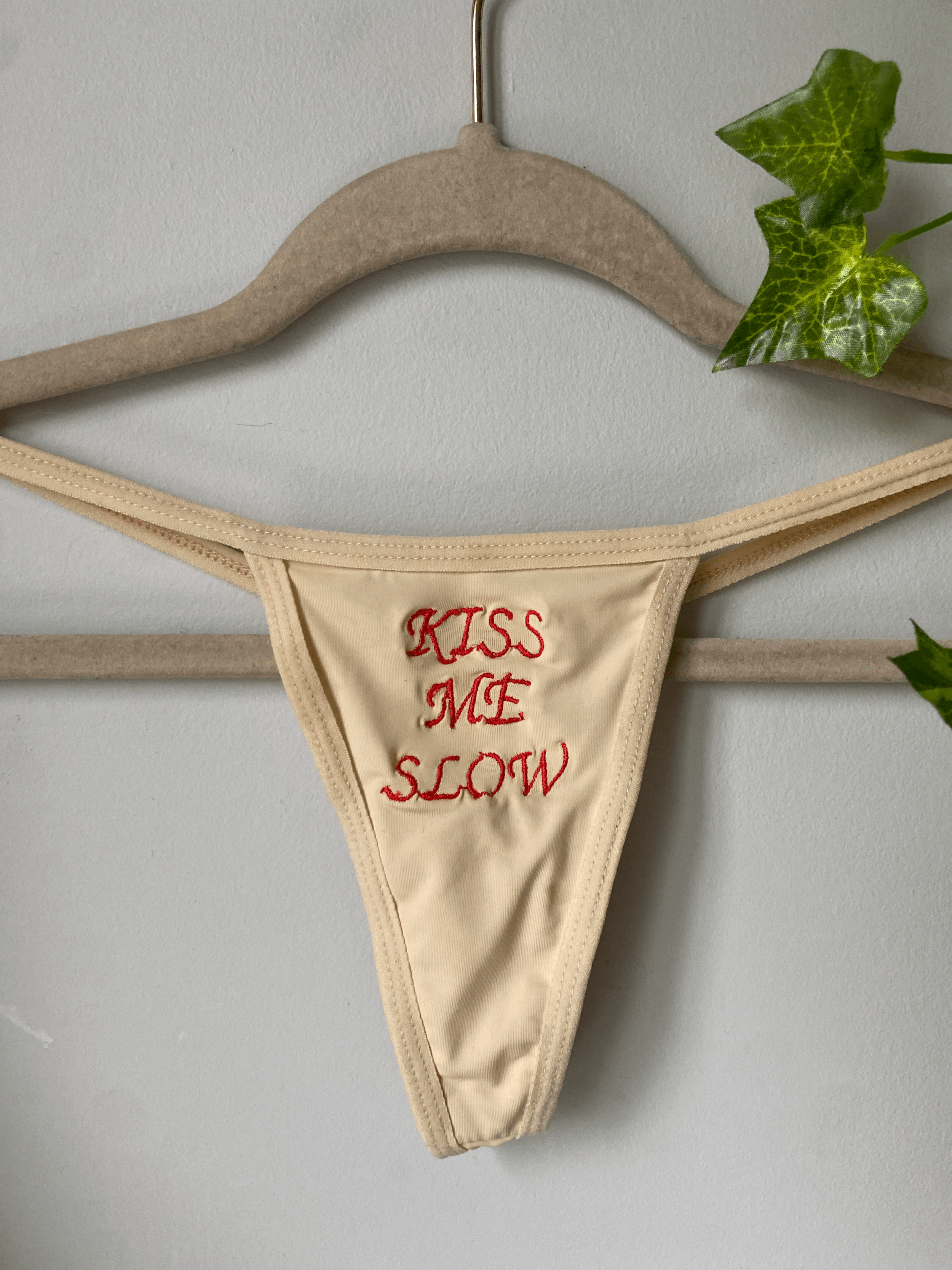 KISS ME SLOW (CREAM)