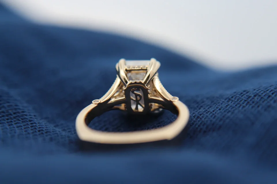 Underside of ring showing handwritten "SR"