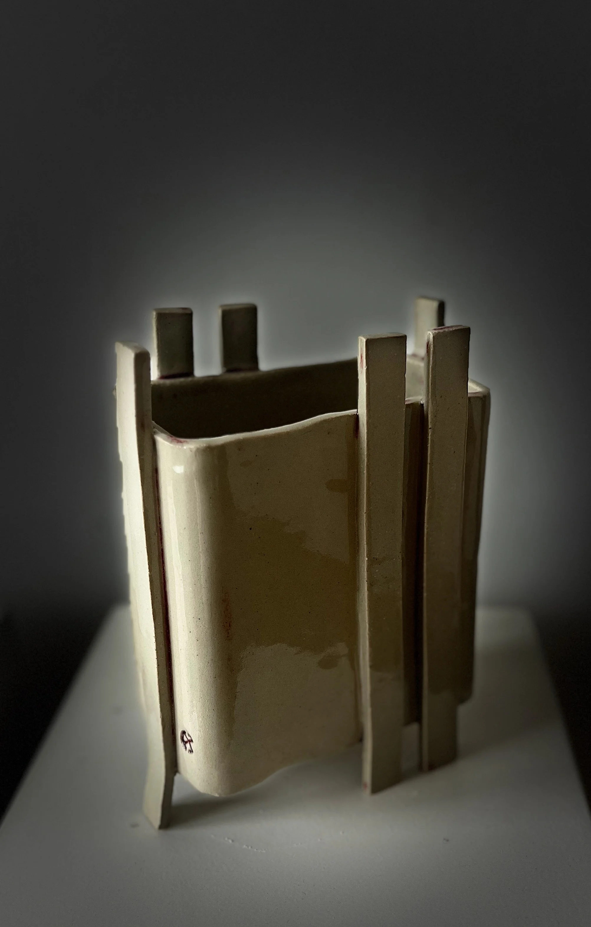 FOOTED OBJECT