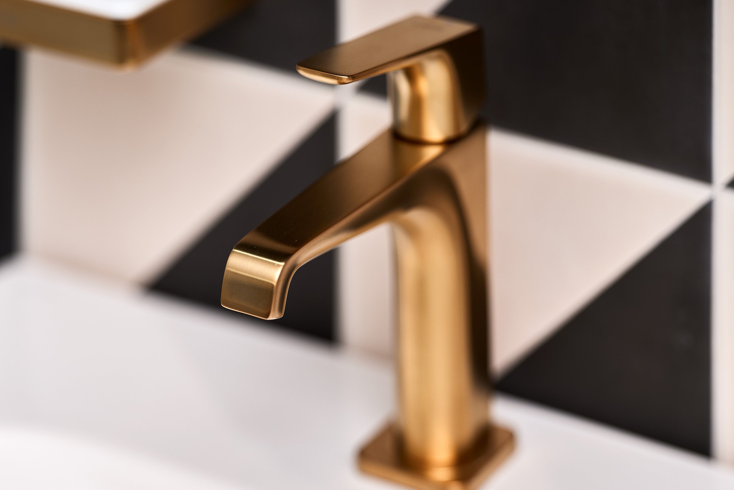 ripples-nottingham-showroom-with-brushed-gold-tap.jpg