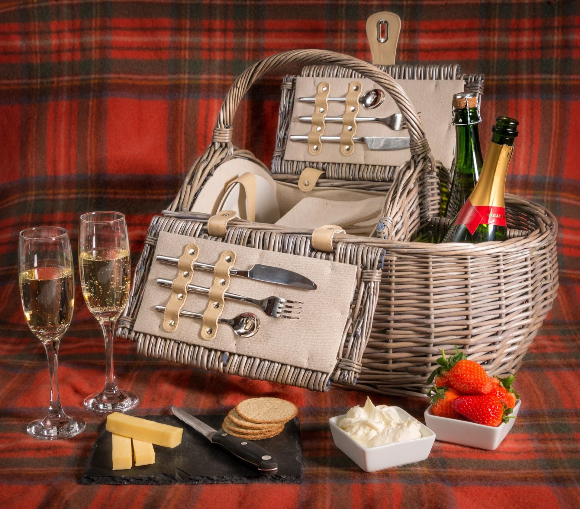 GlencoeHouseFoodPicnicHamper.jpg