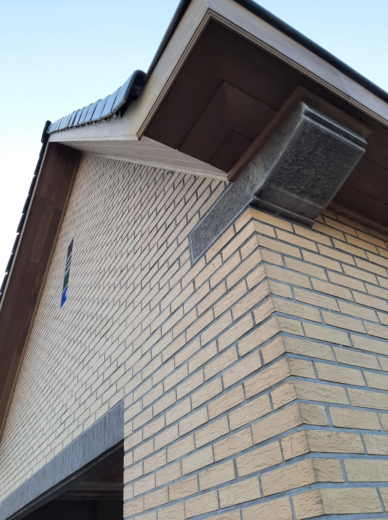 Dakoversteek & tipgevel in Afrormosia.jpg