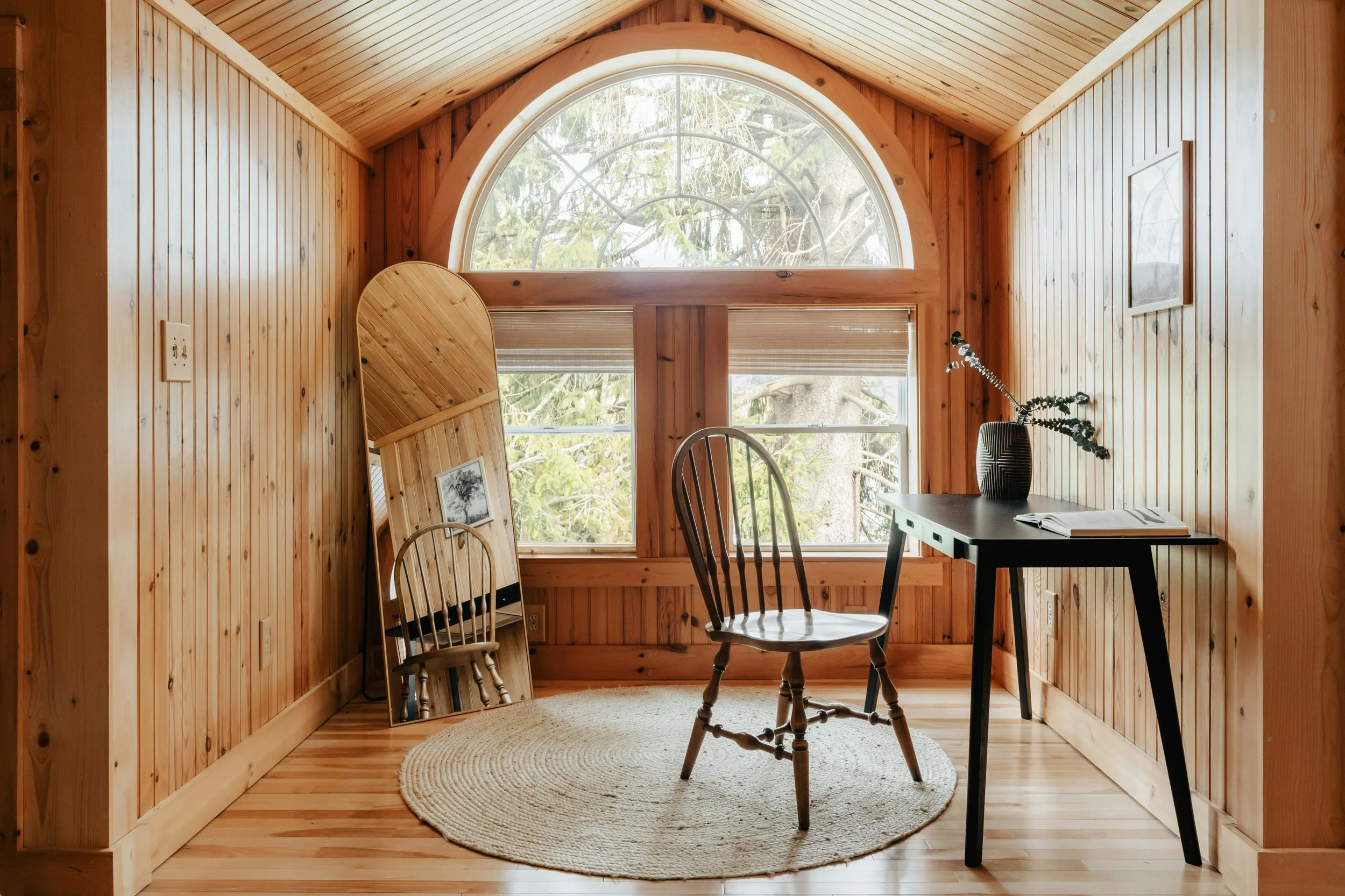 A picture of a chair at a desk at a cozy cabin to demonstrate the benefits of doing at therapy intensive at a retreat setting.