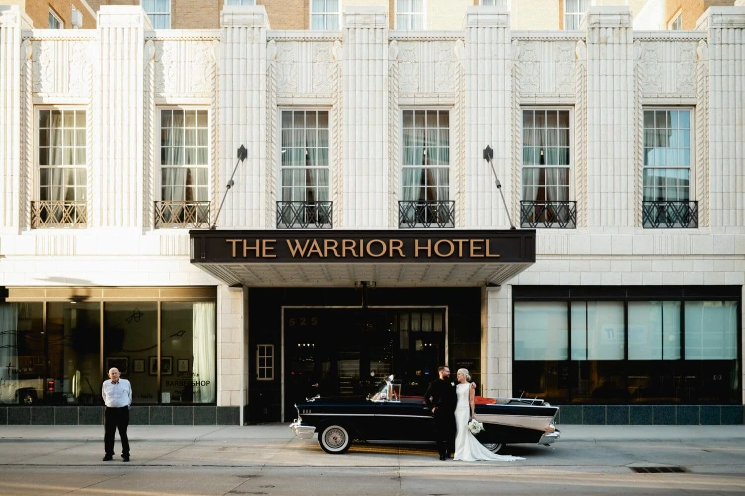 48_bride-and-groom-warrior-hotel-photos-1500x1000.jpg