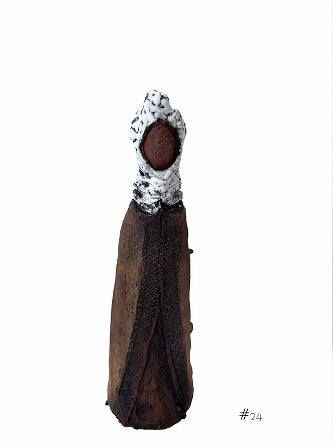 "Viajero #24" ©HG. Sculptural Clay, Oxide, and Glaze.