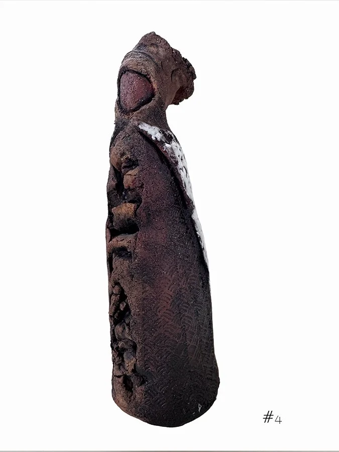 "Viajero #4" ©HG. Sculptural Clay, Oxide, and Glaze.