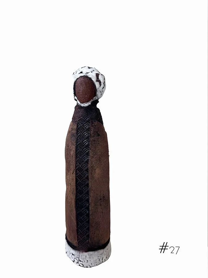 "Viajero #27" ©HG. Sculptural Clay, Oxide, and Glaze.