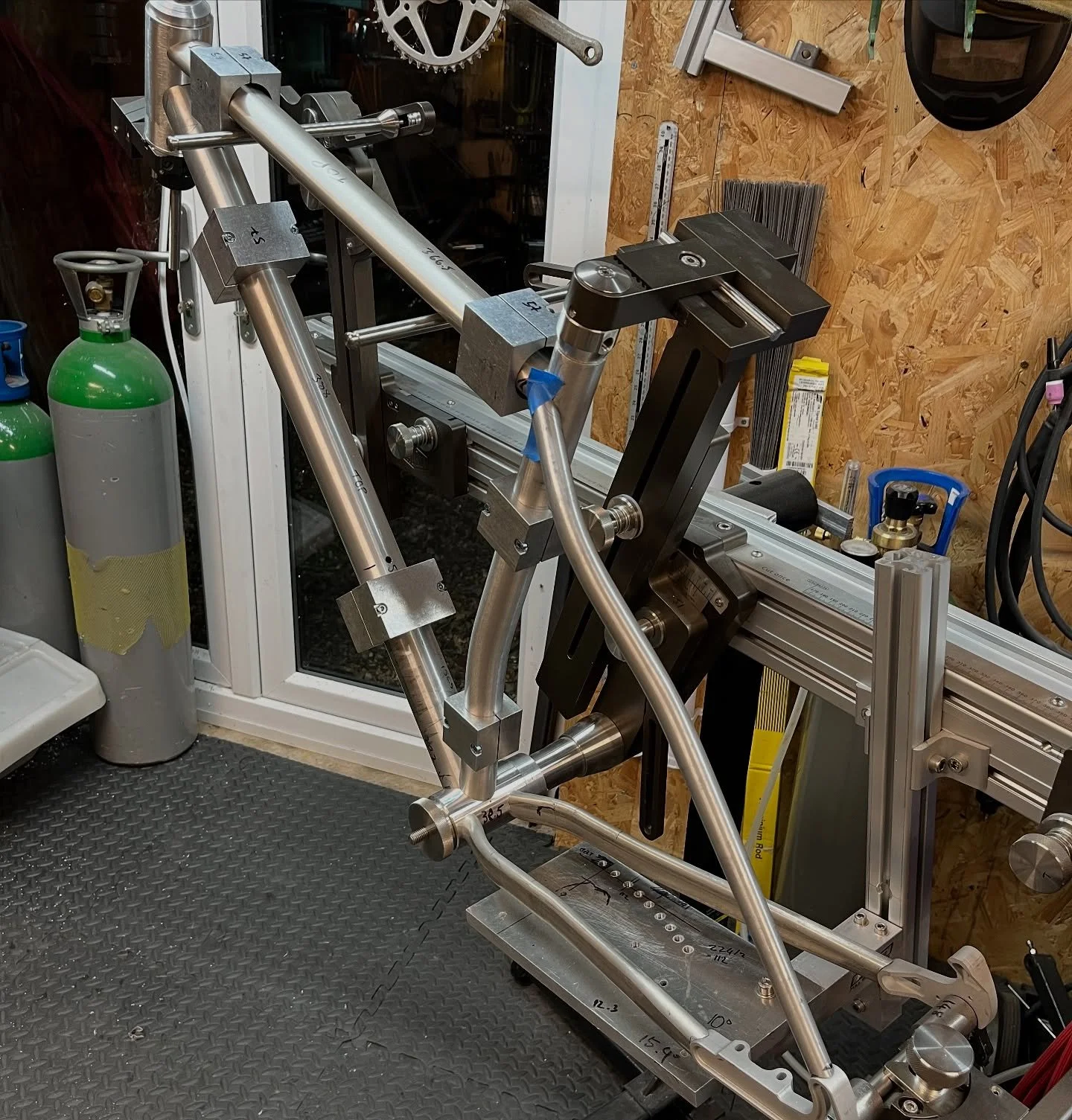 A bit more work on the #32er today and the rear end is coming together nicely. The Dedacciai chainstays I use are on the limit of working without requiring a yolk, which was a relief as I don&rsquo;t know if any suppliers offering a yolk in 7005 alum