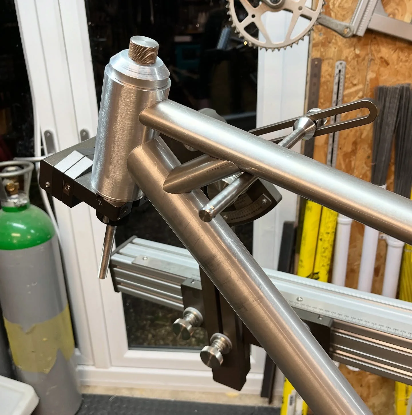 Final part of the jigsaw before welding prep and welding. #32er #dedacciai #aluminium