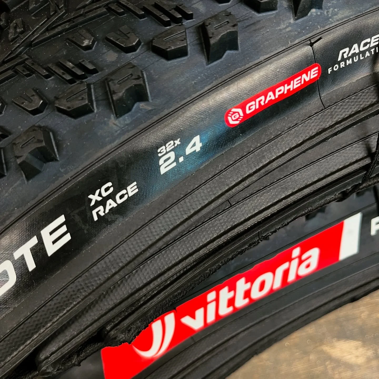 Had a wee visit from the tyre fairy (aka Jake @vittoriauk_tyres) 😀 Looking forward to getting them dirty but will have to wait &lsquo;till after @bespoked.cc