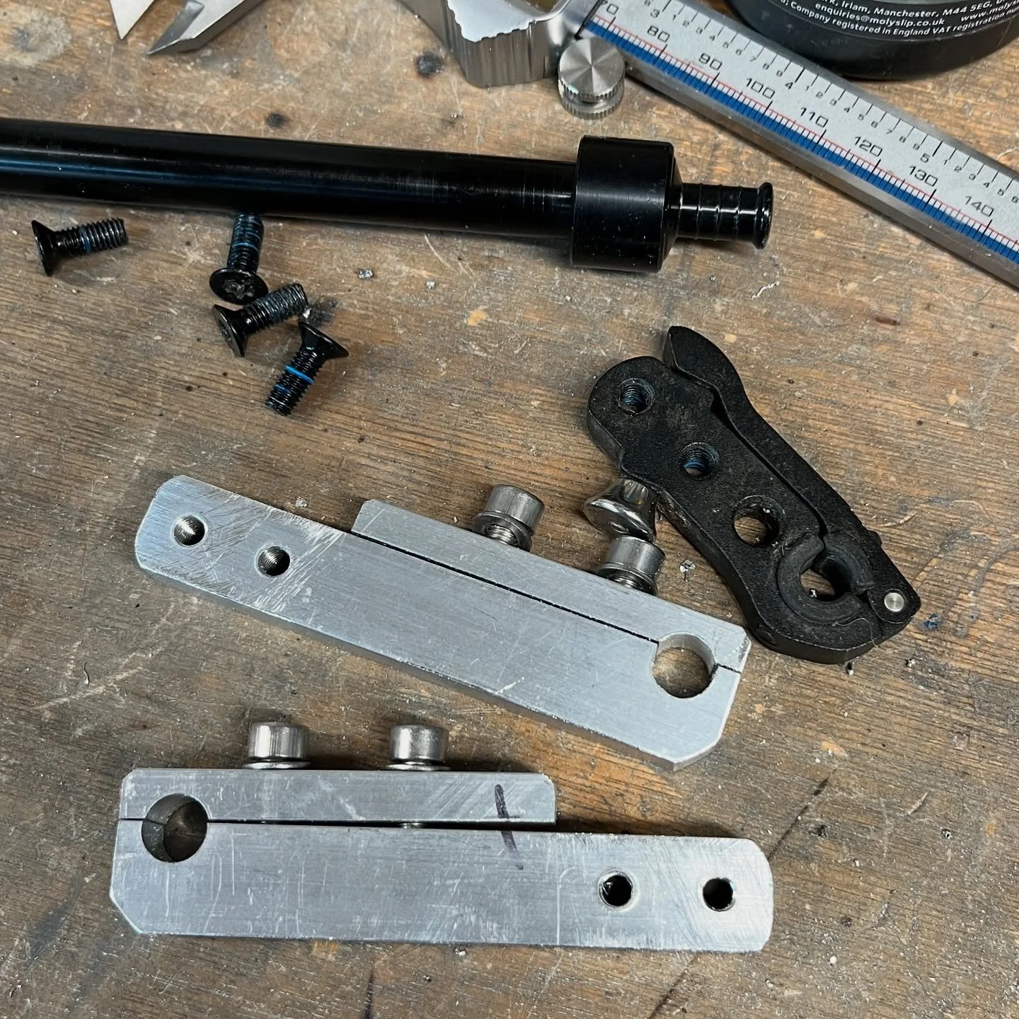 Tailfin say they&rsquo;ll release a #32er rack mount later in the year, but in the meantime a bit of machining has provided a temporary solution. Just not nearly as elegant/practical!