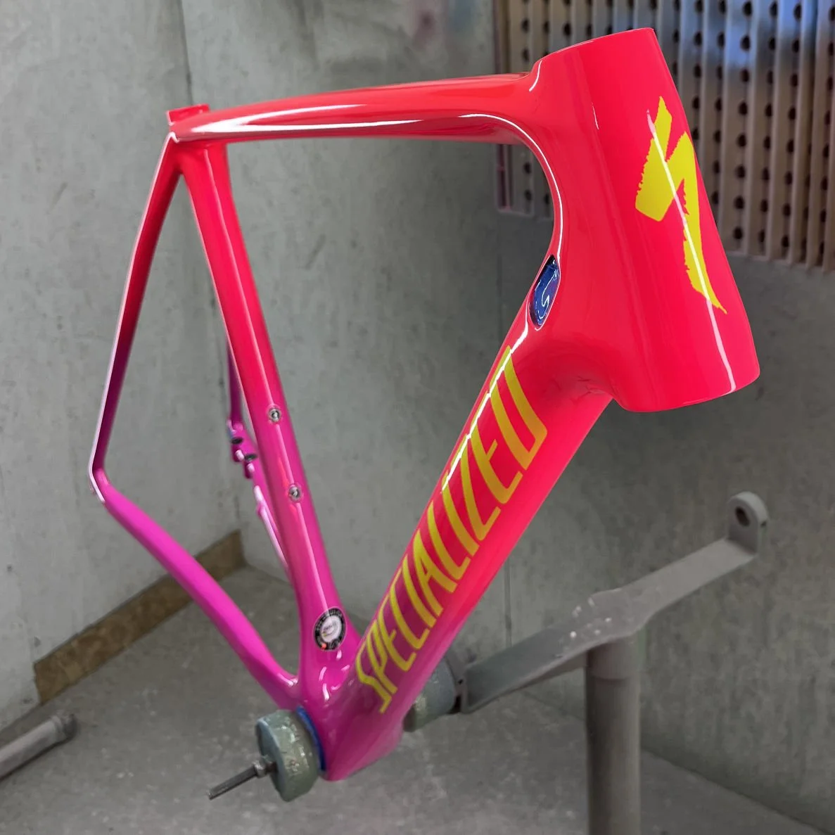 stout-cycles-specialized-crux-acid-pink-purple-fade-paint-job-2.jpg