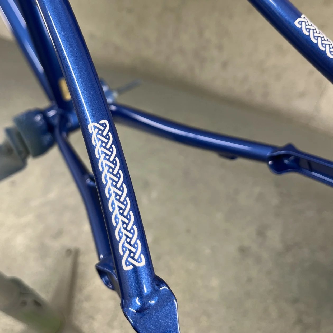 stout-cycles-steel-willow-custom-paint-celtic-design-04.jpg