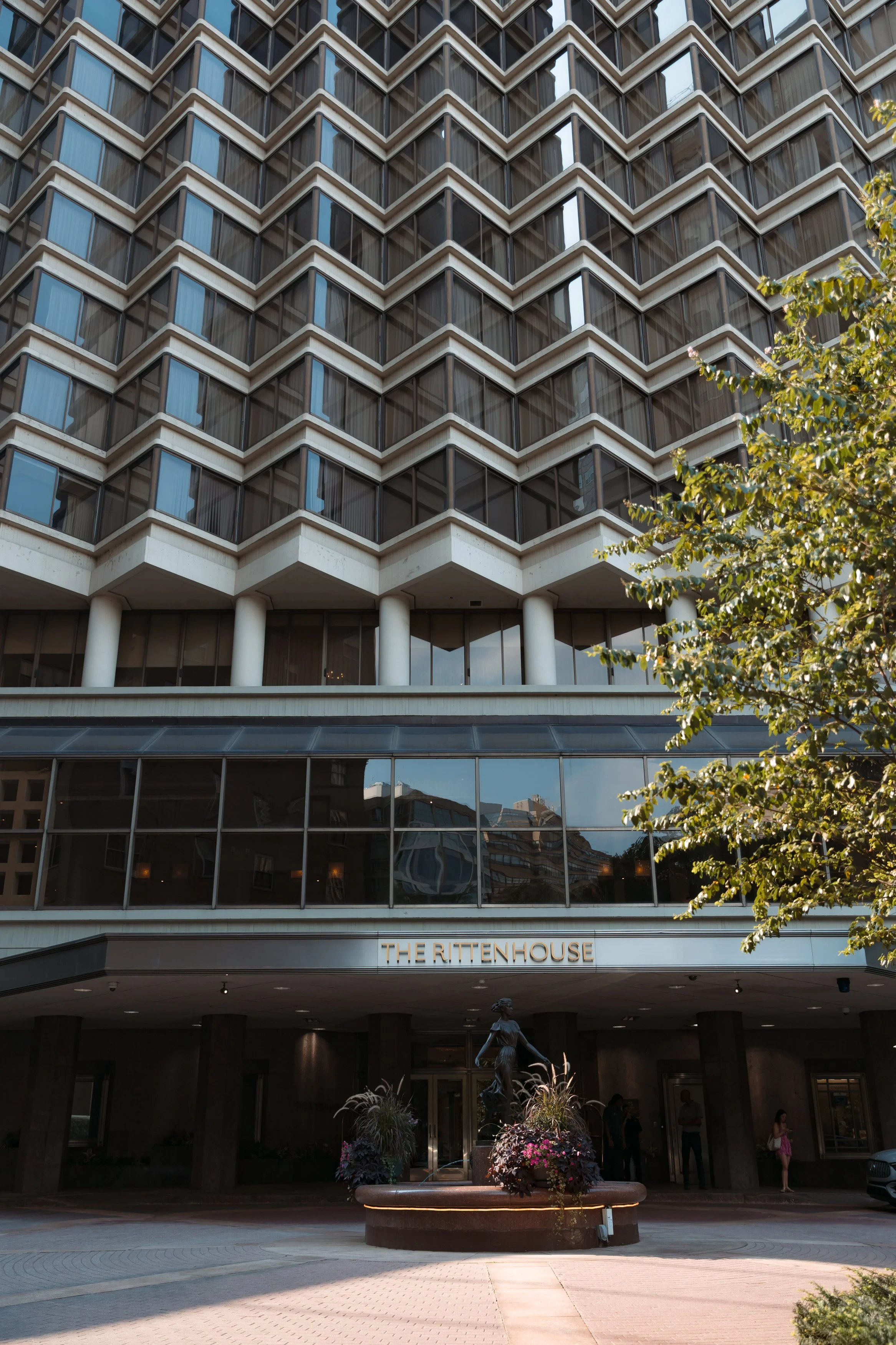 Hannah & Zach wedding at Rittenhouse -2.jpg