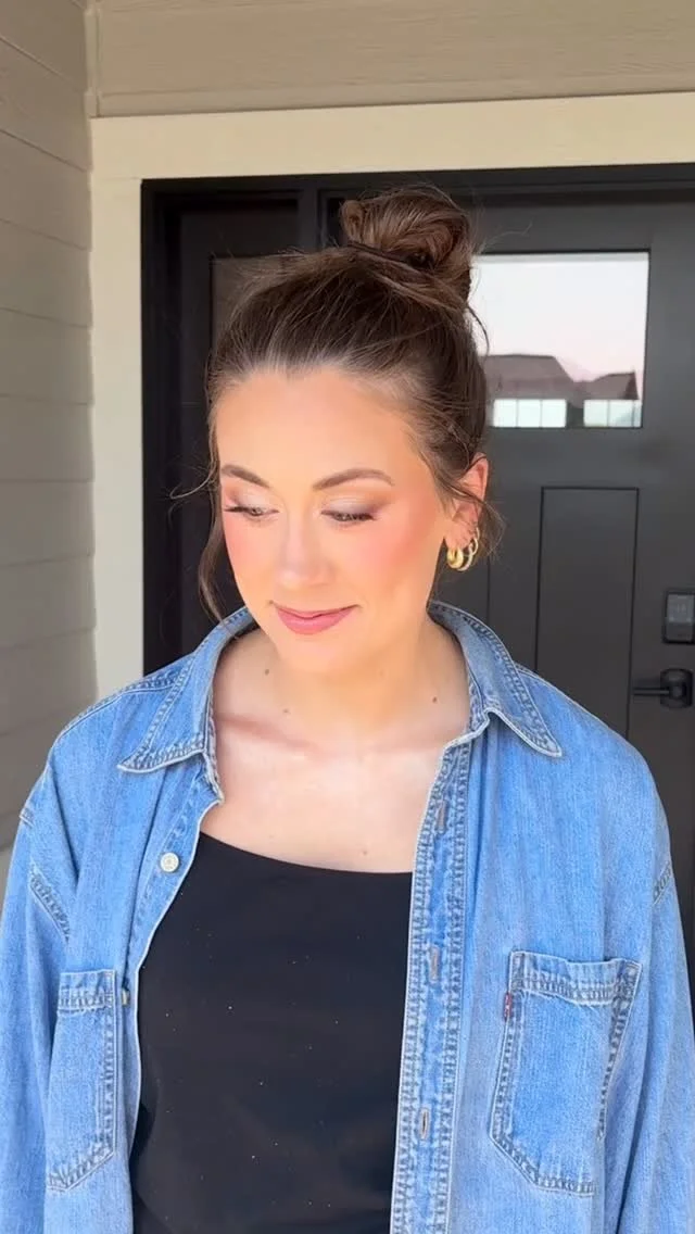 A sweet September brides’ makeup preview. She will most likely have a spray tan on her body for her wedding day so we really bronzed her face up ☀️Also added a fuller lash after this to give the eyes more drama. Stay tuned for her wedding day m