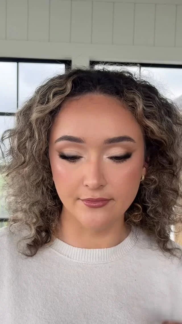 Preview makeup vs day-of wedding makeup: only changes we made were a shorter eyeliner wing and she applied her own personal lipstick π
Bridal makeup
Wedding preview
Makeup artist