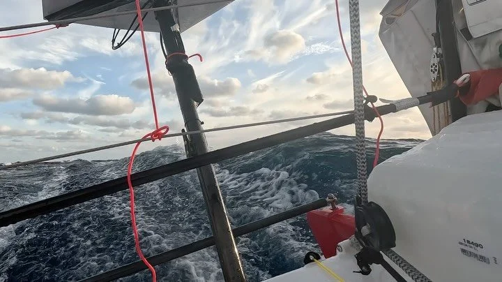 [🇫🇷] 🎥 Mini Transat &mdash; Partie 2 : La descente de la c&ocirc;te ib&eacute;rique

Le passage du cap Finist&egrave;re a &eacute;t&eacute; l&rsquo;un des moments les plus impressionnants que j&rsquo;aie v&eacute;cus.
La mer &eacute;tait gigantesq