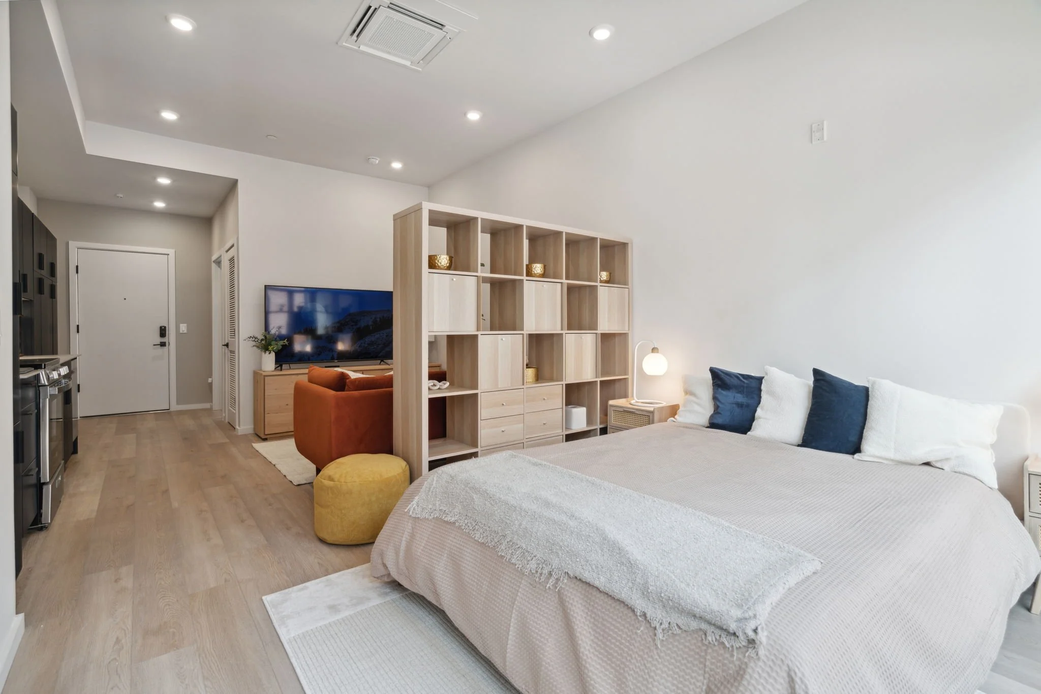 25-web-or-mls-1705-n-american-st (1).jpg