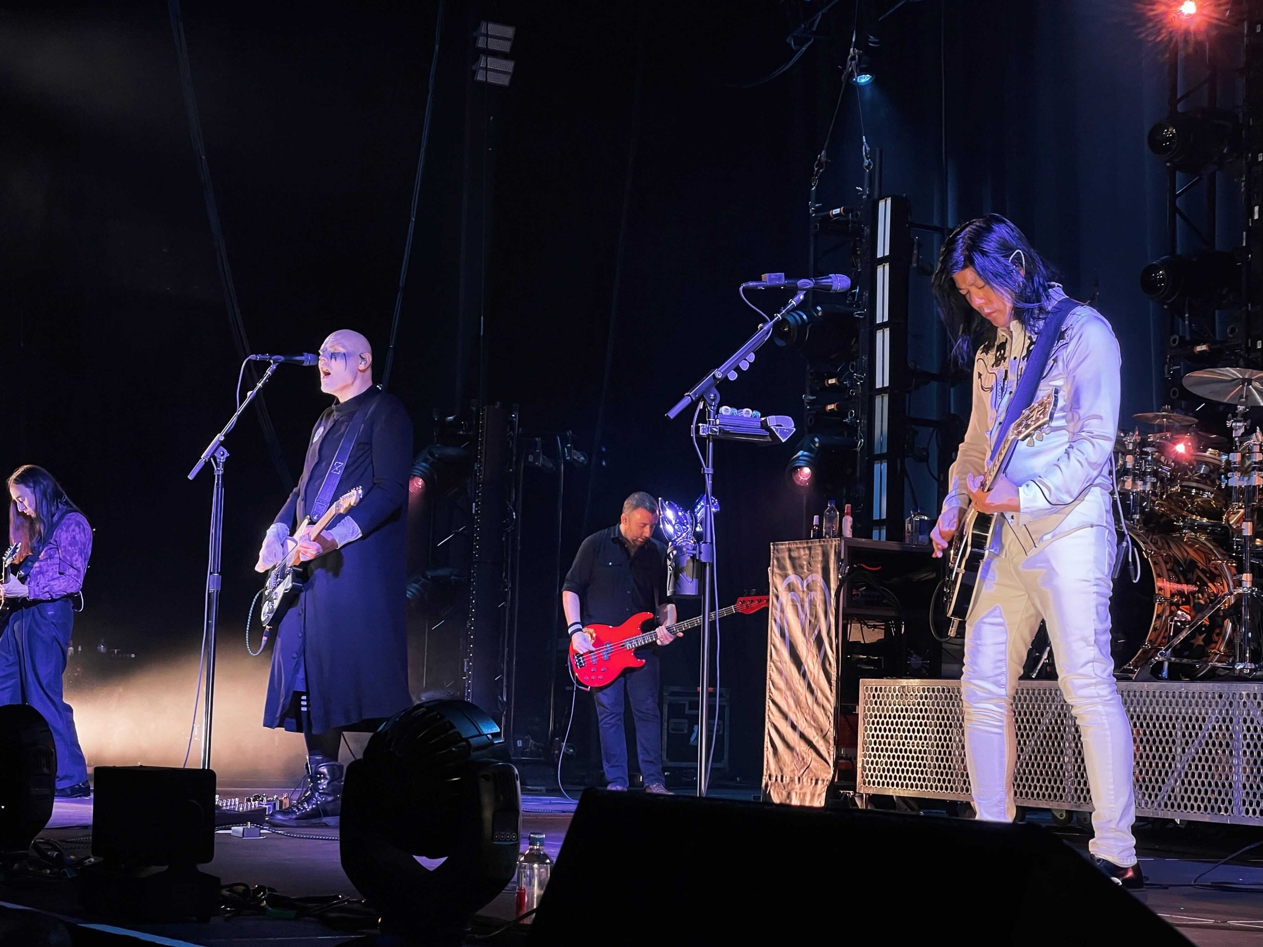 Smashing Pumpkins perform 'Quiet' for the first time in 27 years