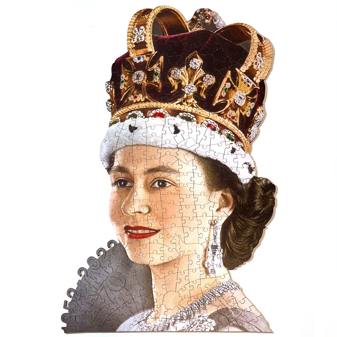 Platinum Jubilee Puzzle, special edition by Wentworth Wooden Puzzles (300 pcs.)