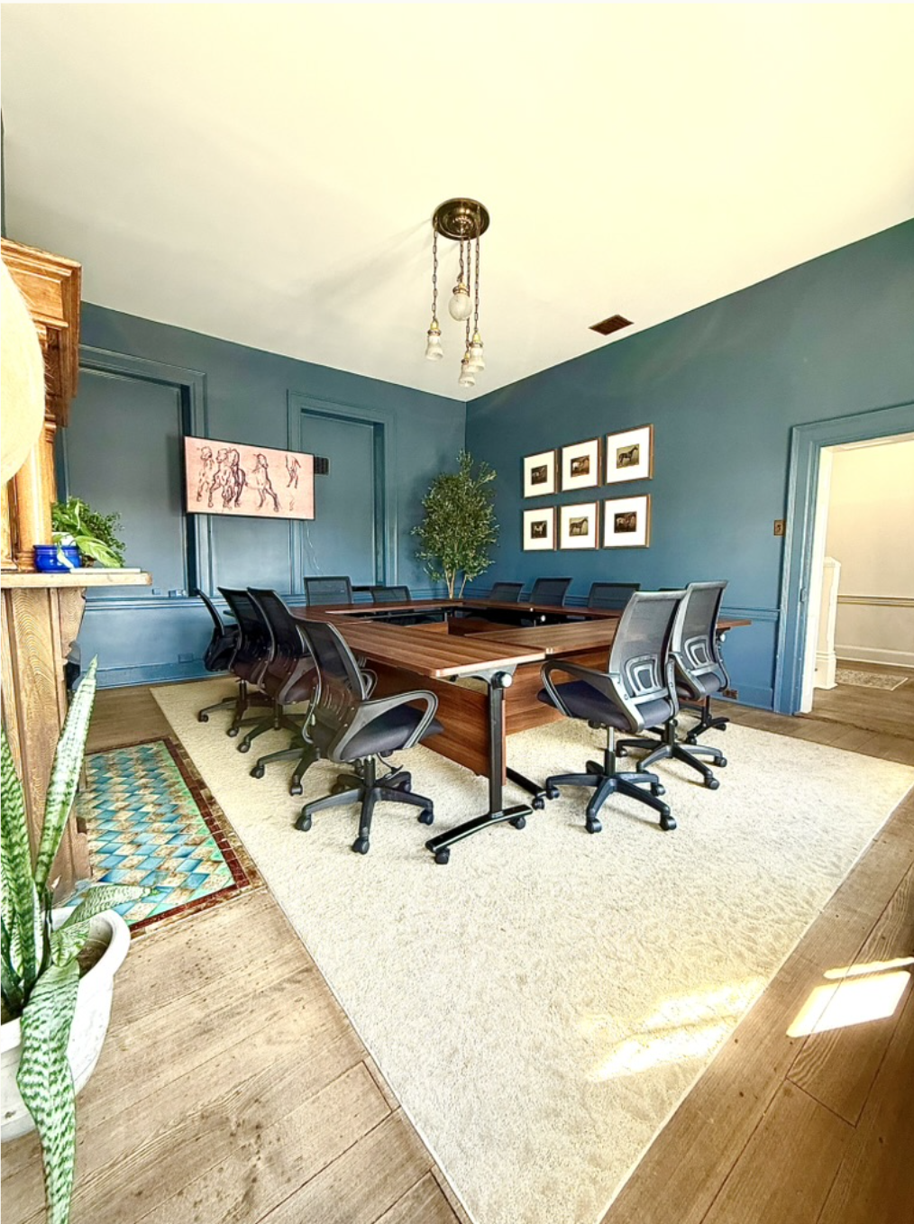 Cozy Event and meeting space in Shelbyville, Kentucky. Perfect for small groups or events.