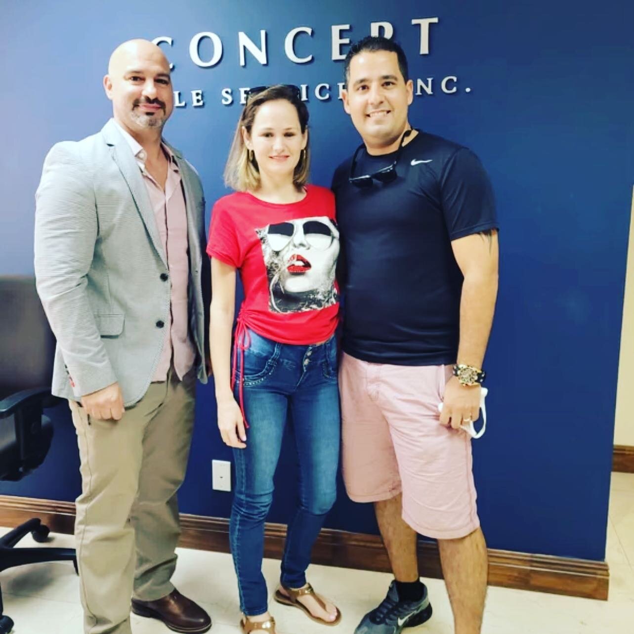 Thank you to @alexgarridorealestate and @kev_the_broker, both of @firststeprealtygroup for all your hard work in getting this closed. 👏👏💪🏻💪🏻Congratulations to our first time home owners @yanetrocco!!! 🏚🗝🏚🗝#realestate #closings #titlecompany
