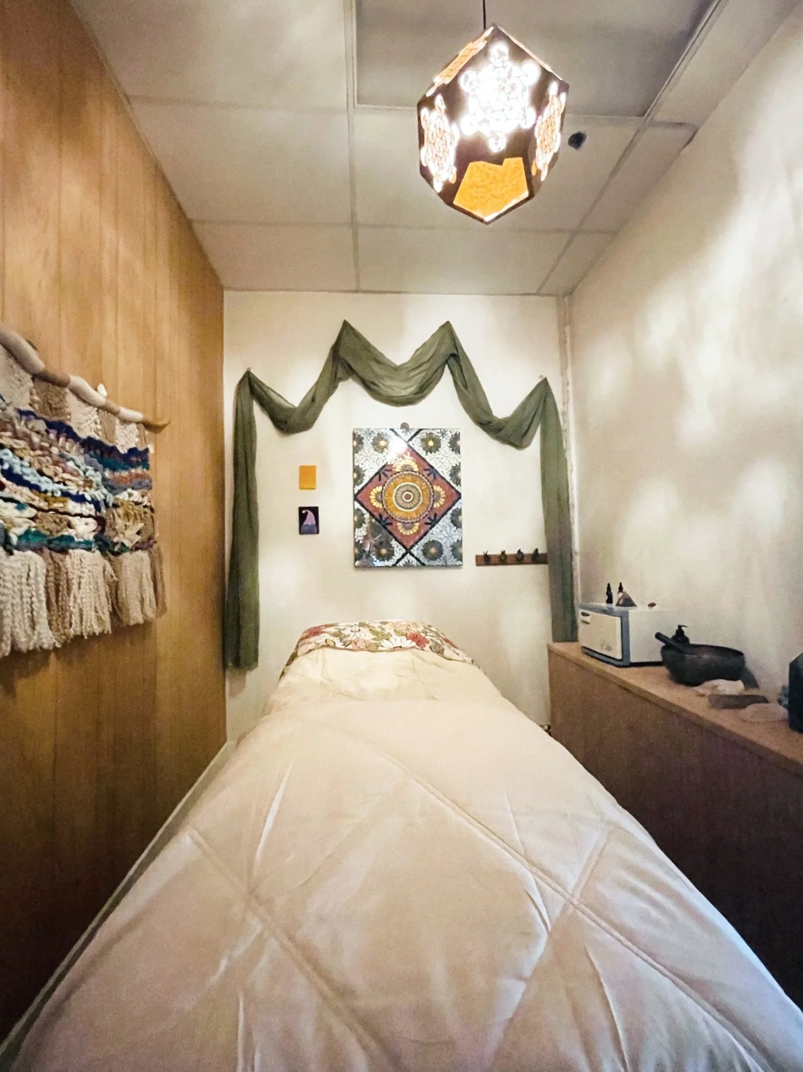 healing-space-corona-ca-table-and-mandala.jpg