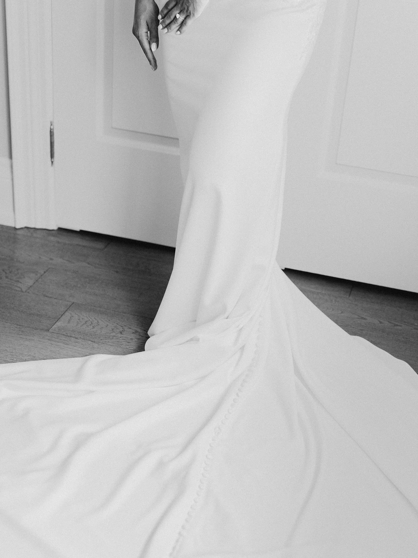 Swipe to the end to see the look on her parents faces if you feel like tear up 🥹

When you see how the first look went with her bridesmaids and parents, you can already tell it was such an intimate and emotional day.