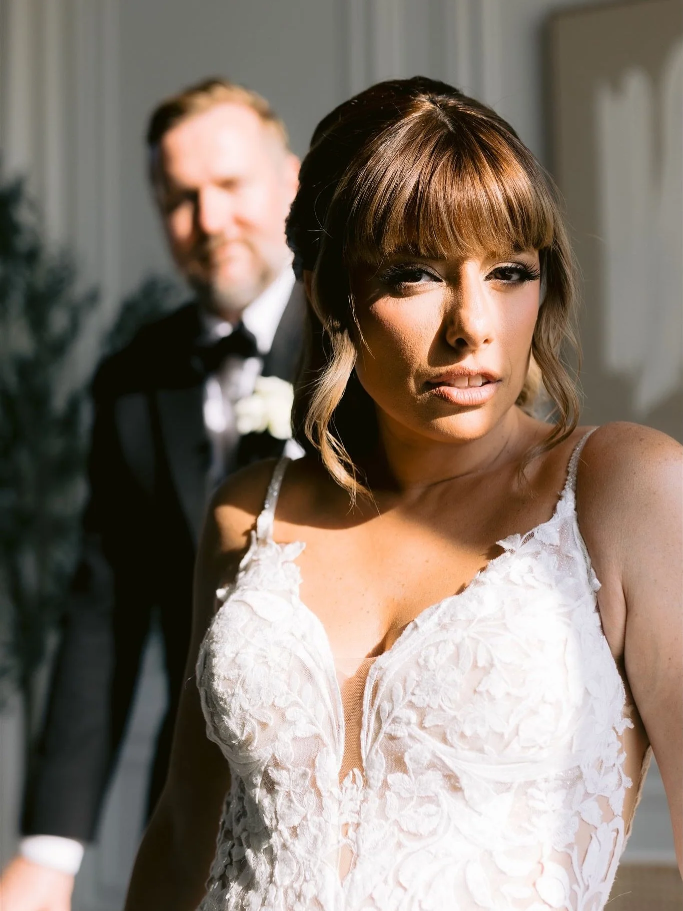 It&rsquo;s not wedding where we can shoot wedding photos in a studio! ☀️ So we fully took advantage of the beautiful space and amazing lighting as the sun was setting before heading off to the reception 🎉🎉