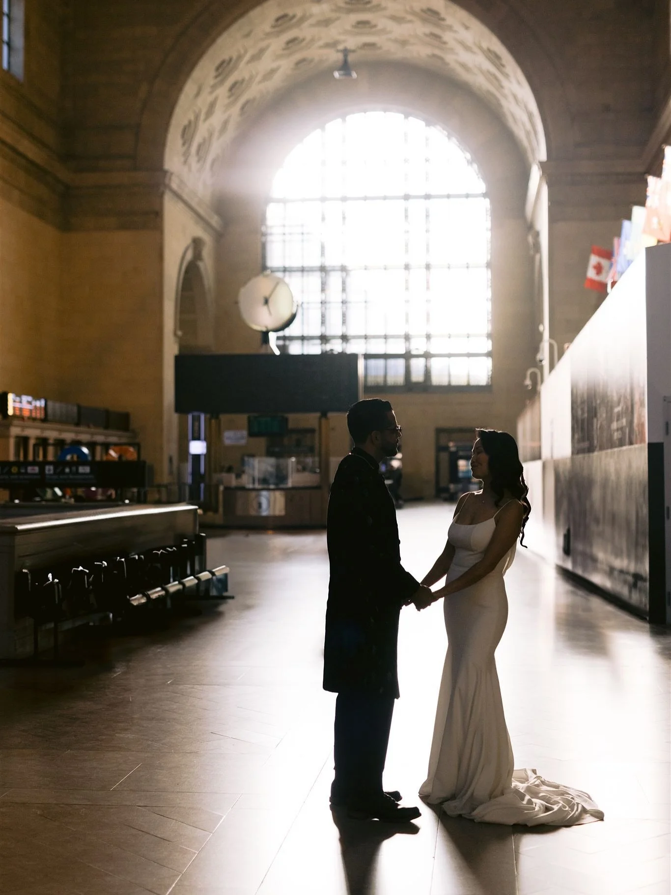 Always wanted to shoot inside Union Station so we finally did. The way the light was coming through made this series an absolute dream. 

Swipe till the end to see how busy it actually was 😅