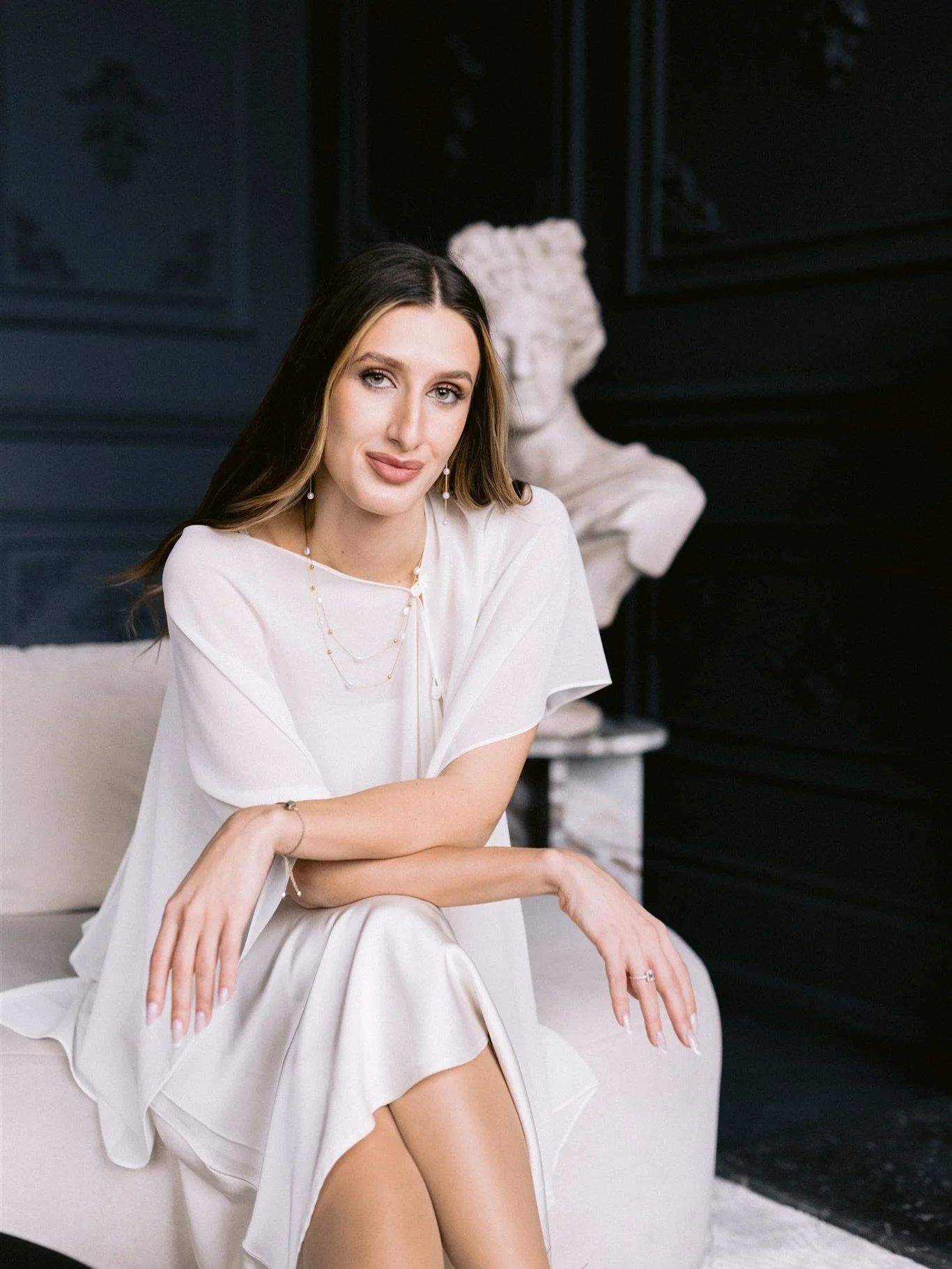 Small ceremonies followed by intimidate wedding photos in studio is the vibe during winter 💕

Swipe through to see how studios can really make your wedding photos special&mdash; especially with a unique red background at the end!