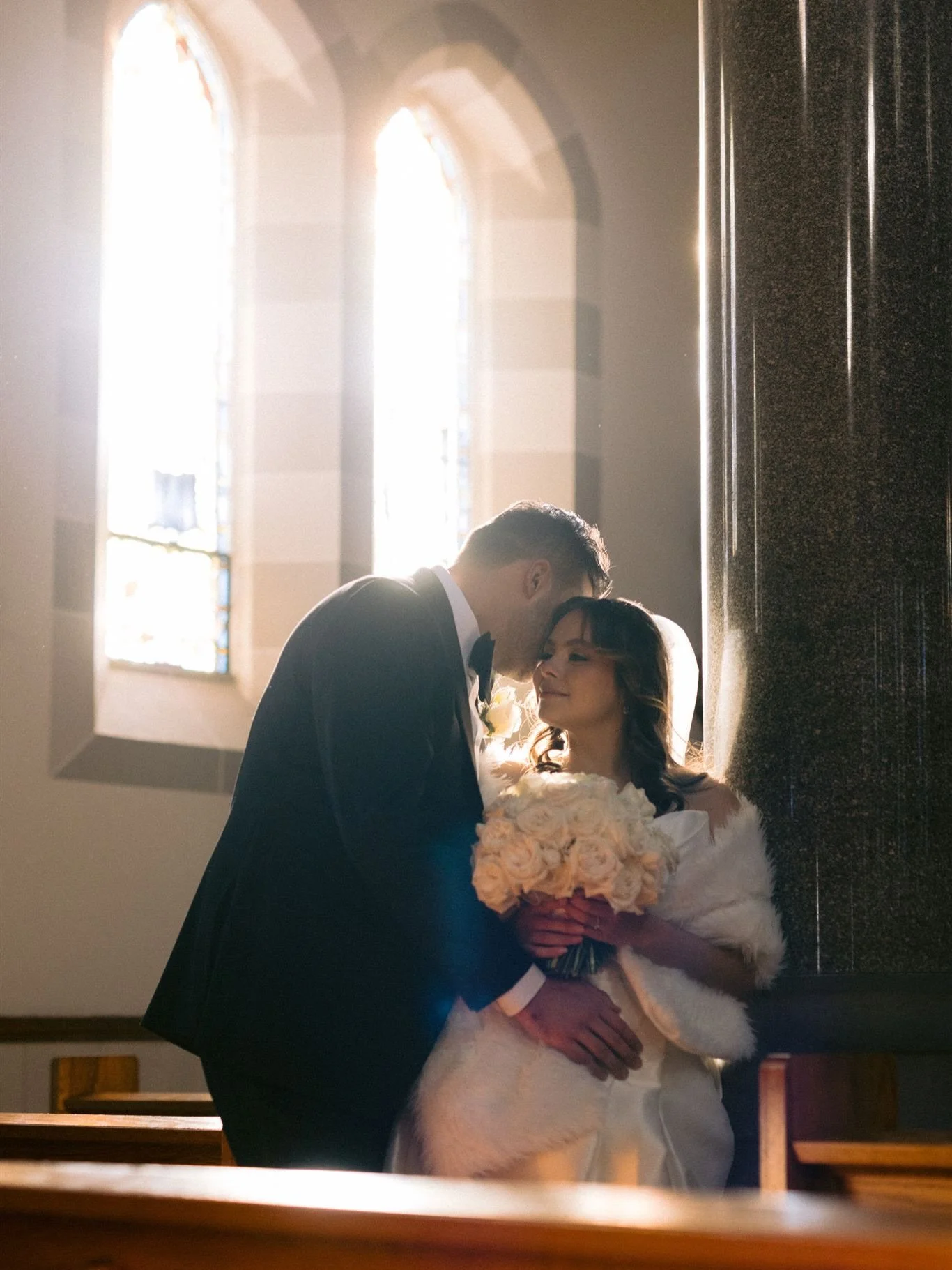 We got super lucky this day when the sun came through the stained glass inside the church. The aesthetics of this type of vibe is unmatched 😍

The last image is an absolute chefs kiss 🤌